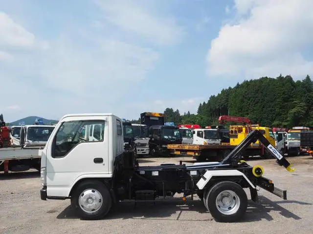 いすゞ エルフ BDG-NKR85N(2WD)の写真14