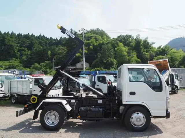 いすゞ エルフ BDG-NKR85N(2WD)の写真15