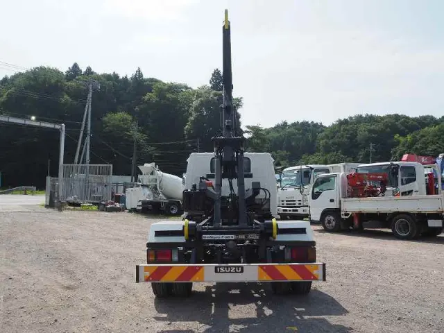 いすゞ エルフ BDG-NKR85N(2WD)の写真16