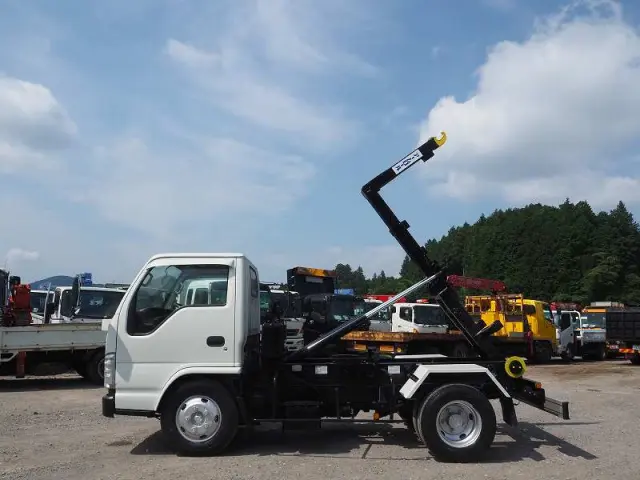 いすゞ エルフ BDG-NKR85N(2WD)の写真17