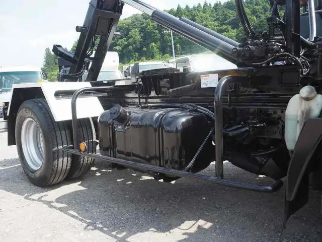 いすゞ エルフ BDG-NKR85N(2WD)の写真21