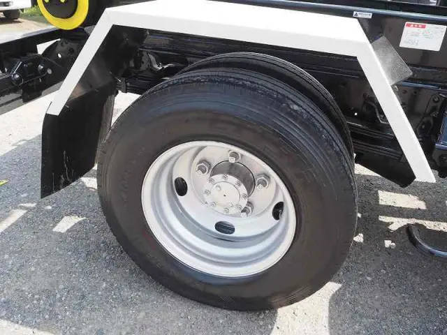 いすゞ エルフ BDG-NKR85N(2WD)の写真28