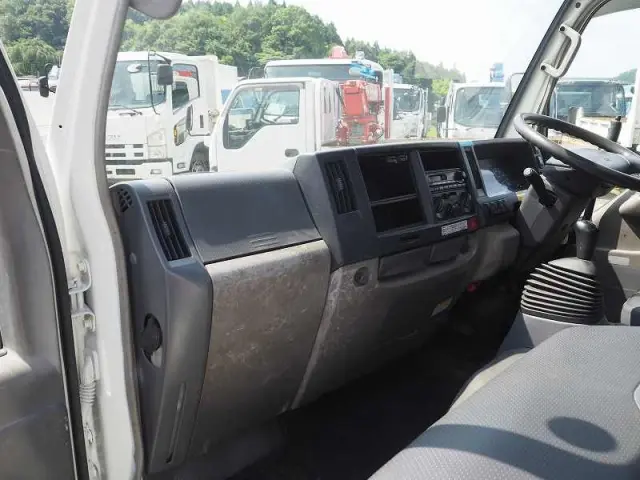 いすゞ エルフ BDG-NKR85N(2WD)の写真45