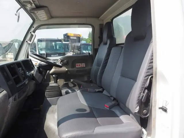 いすゞ エルフ BDG-NKR85N(2WD)の写真46