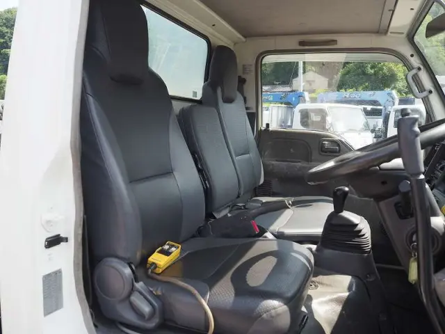 いすゞ エルフ BDG-NKR85N(2WD)の写真47