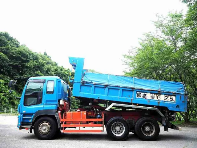 いすゞ ギガ QKG-CXZ77AT(6x4)の写真2