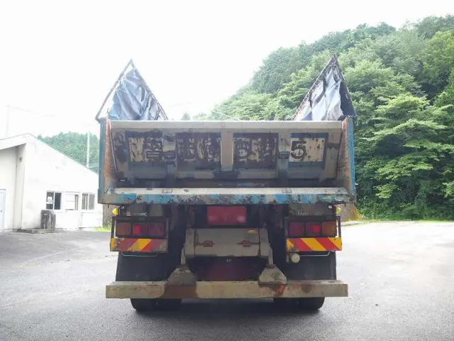 いすゞ ギガ QKG-CXZ77AT(6x4)の写真9