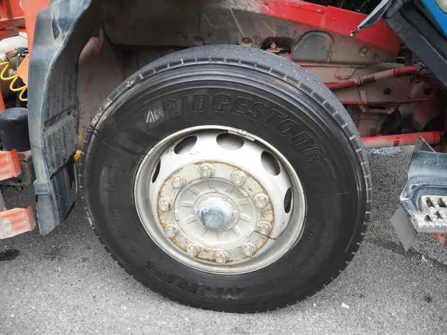 いすゞ ギガ QKG-CXZ77AT(6x4)の写真13