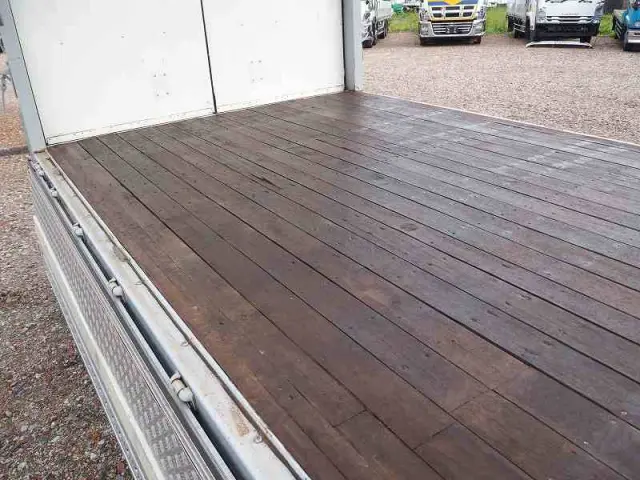 いすゞ フォワード TKG-FRR90T2(2WD)の写真17