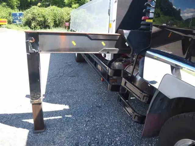 三菱 ファイター QKG-FK62FZ(2WD)の写真9