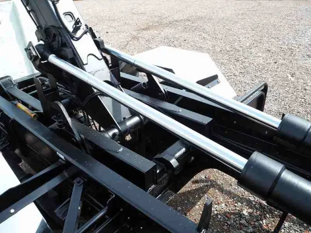 いすゞ フォワード TKG-FRR90S2(2WD)の写真10