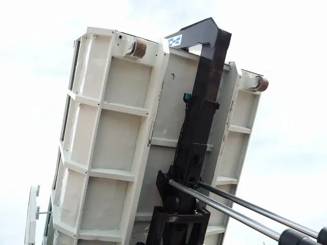 いすゞ フォワード TKG-FRR90S2(2WD)の写真24