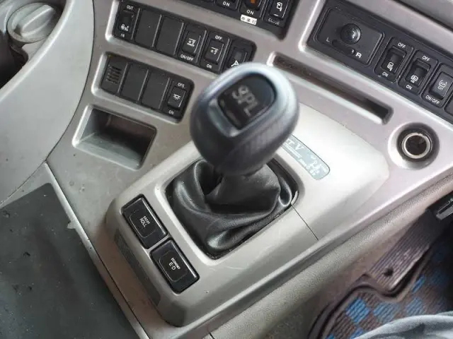 UD クオン QKG-CD5ZAW(6x2)の写真47