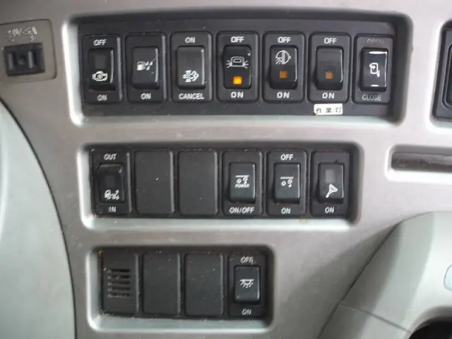 UD クオン QKG-CD5ZAW(6x2)の写真48