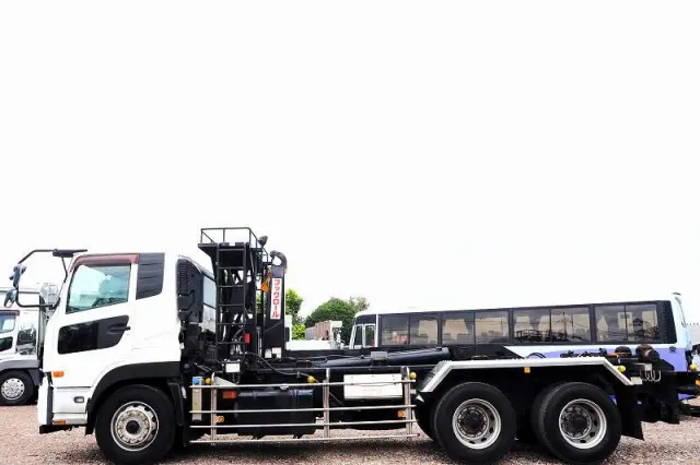 ＵＤ クオン QKG-CW5YL(6x4)の写真2