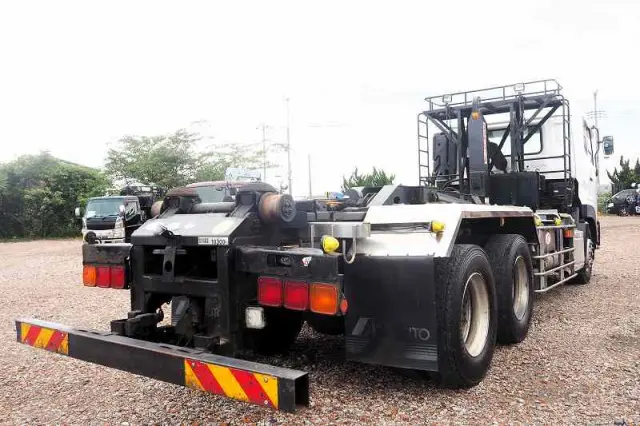 ＵＤ クオン QKG-CW5YL(6x4)の写真5