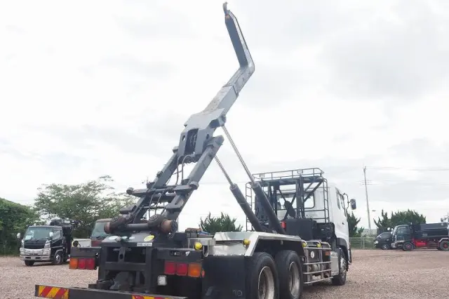 ＵＤ クオン QKG-CW5YL(6x4)の写真15