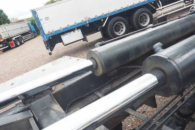 ＵＤ クオン QKG-CW5YL(6x4)の写真25