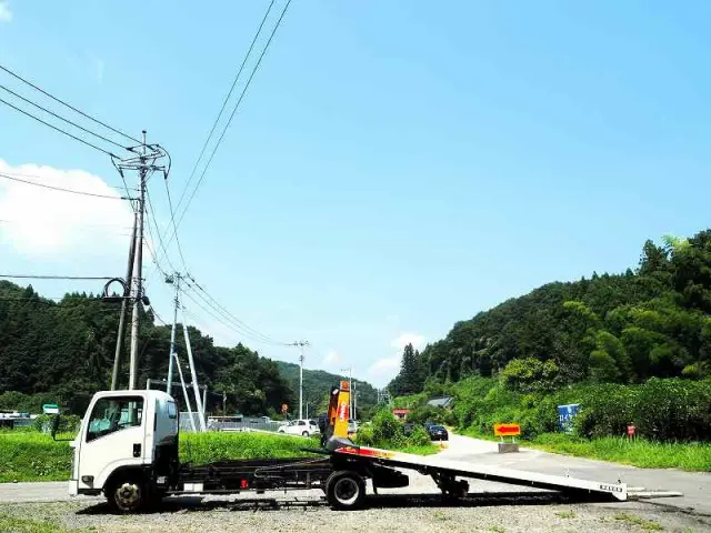 いすゞ エルフ TRG-NPR85AN(2WD)の写真2