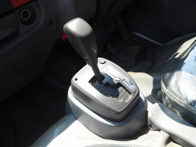 いすゞ エルフ TPG-NKR85R(2WD)の写真43