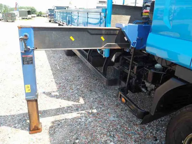 いすゞ フォワード TKG-FRR90S2(2WD)の写真9