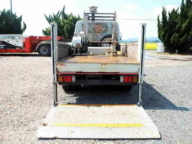 いすゞ エルフ BDG-NKS85AN(2WD)の写真4