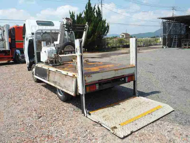 いすゞ エルフ BDG-NKS85AN(2WD)の写真19