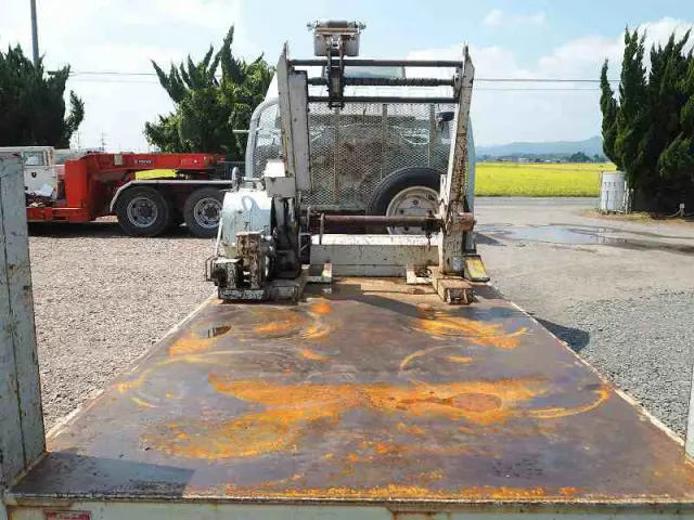 いすゞ エルフ BDG-NKS85AN(2WD)の写真20