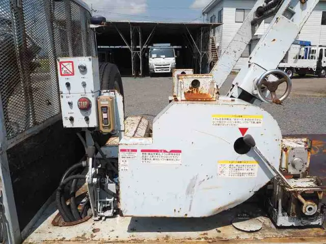 いすゞ エルフ BDG-NKS85AN(2WD)の写真27