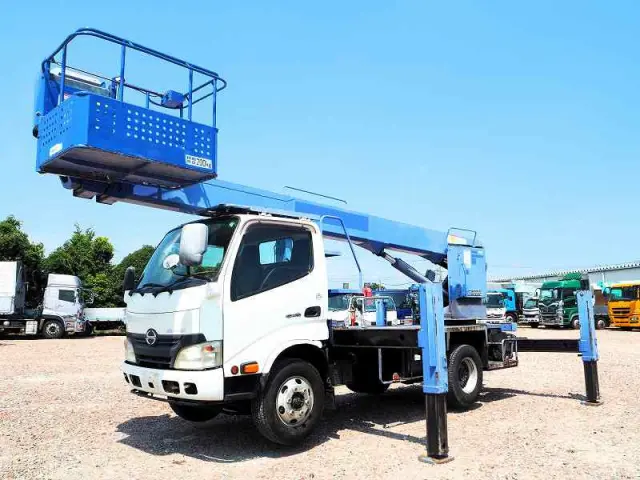 日野 デュトロ SKG-XZU640F(2WD)の写真1
