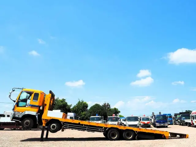 いすゞ ギガ LKG-CYH77A(8x4)の写真2