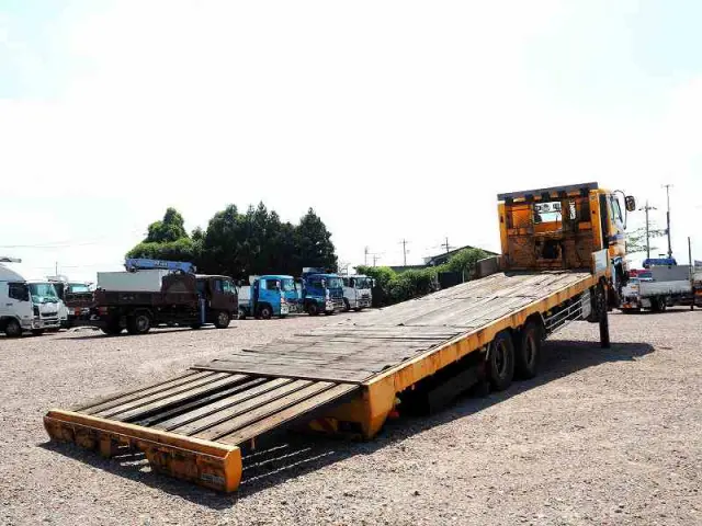 いすゞ ギガ LKG-CYH77A(8x4)の写真5