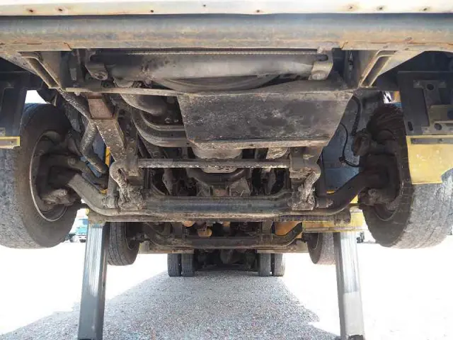 いすゞ ギガ LKG-CYH77A(8x4)の写真9