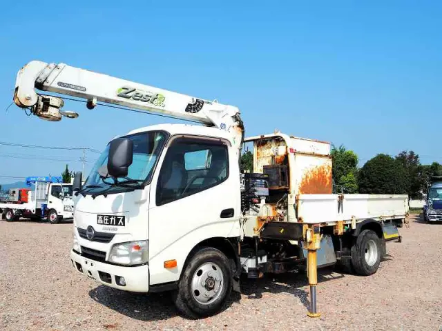 日野 デュトロ TKG-XZU695M(4WD)の写真1