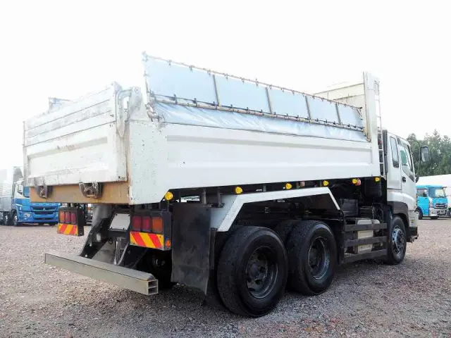 いすゞ ギガ QKG-CXZ77AT(6x4)の写真5