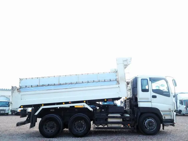 いすゞ ギガ QKG-CXZ77AT(6x4)の写真6