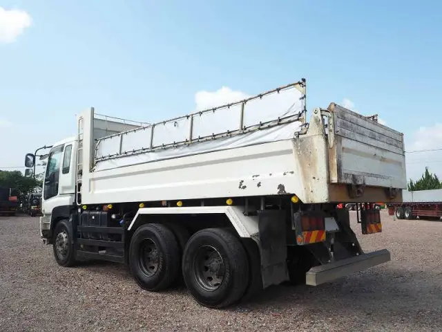 いすゞ ギガ QKG-CXZ77AT(6x4)の写真9