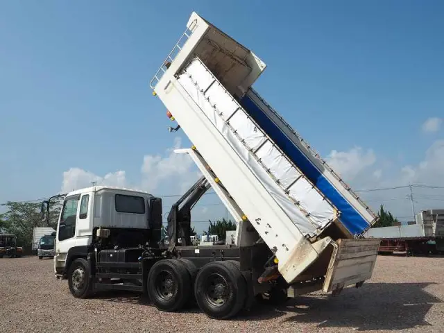 いすゞ ギガ QKG-CXZ77AT(6x4)の写真13