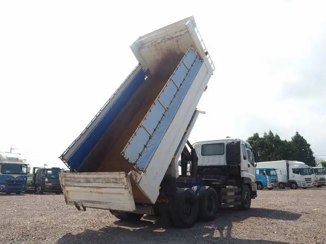 いすゞ ギガ QKG-CXZ77AT(6x4)の写真15