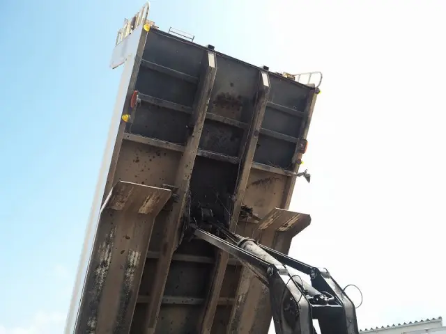 いすゞ ギガ QKG-CXZ77AT(6x4)の写真20