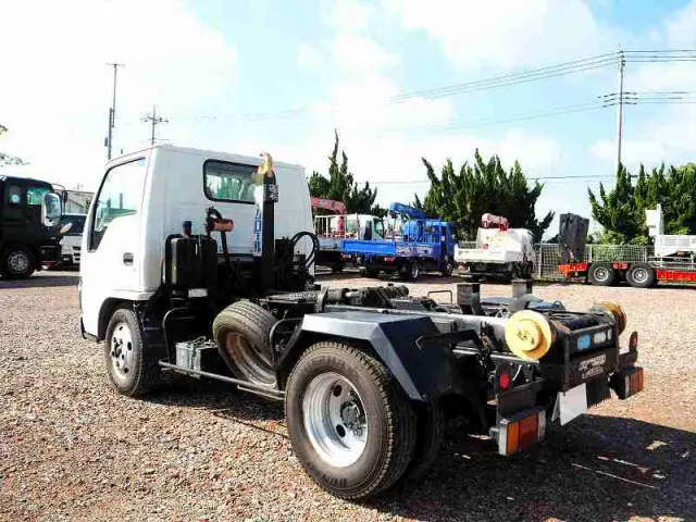 いすゞ エルフ PB-NKR81N(2WD)の写真3