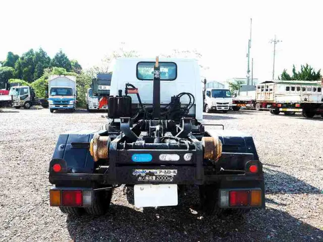 いすゞ エルフ PB-NKR81N(2WD)の写真4