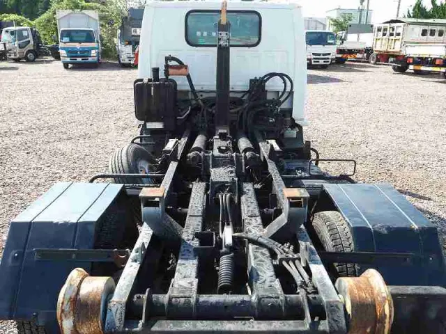 いすゞ エルフ PB-NKR81N(2WD)の写真5