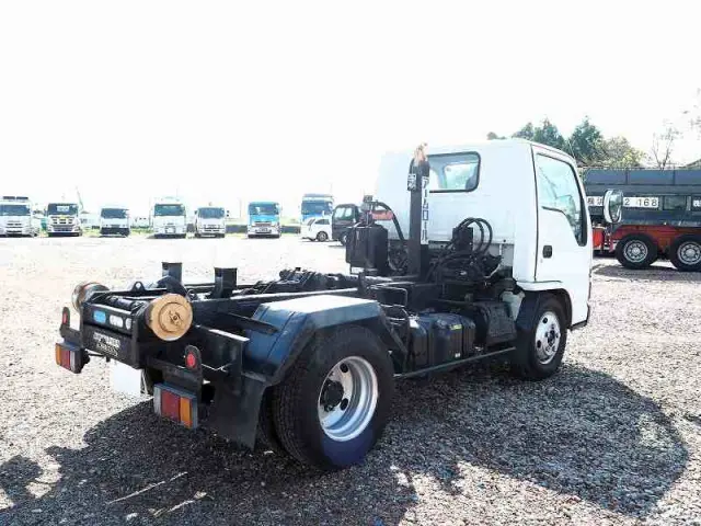 いすゞ エルフ PB-NKR81N(2WD)の写真6