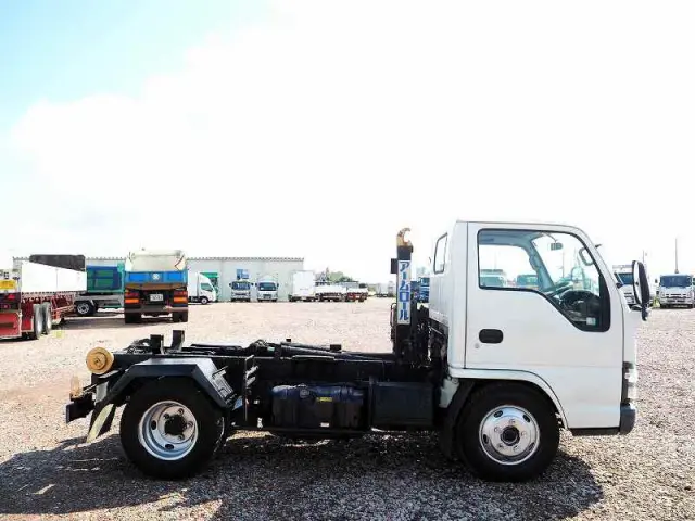 いすゞ エルフ PB-NKR81N(2WD)の写真7