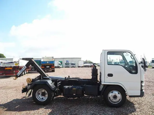 いすゞ エルフ PB-NKR81N(2WD)の写真10