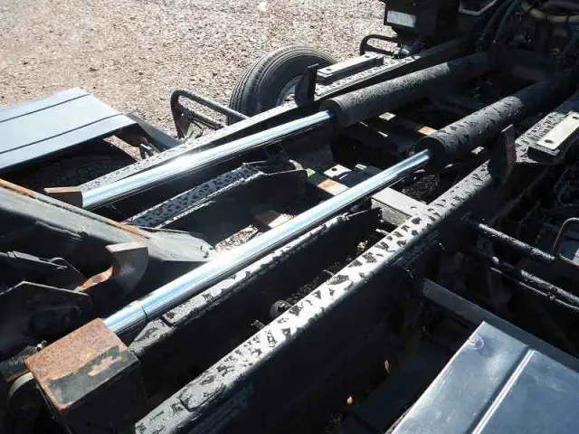 いすゞ エルフ PB-NKR81N(2WD)の写真12
