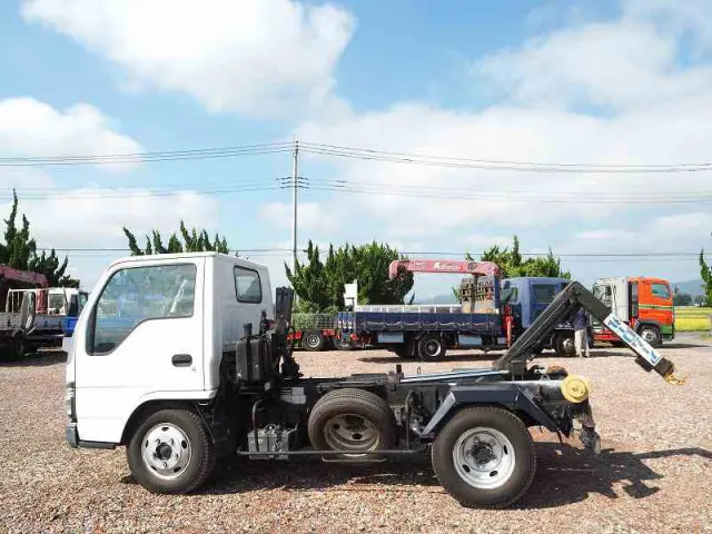 いすゞ エルフ PB-NKR81N(2WD)の写真15