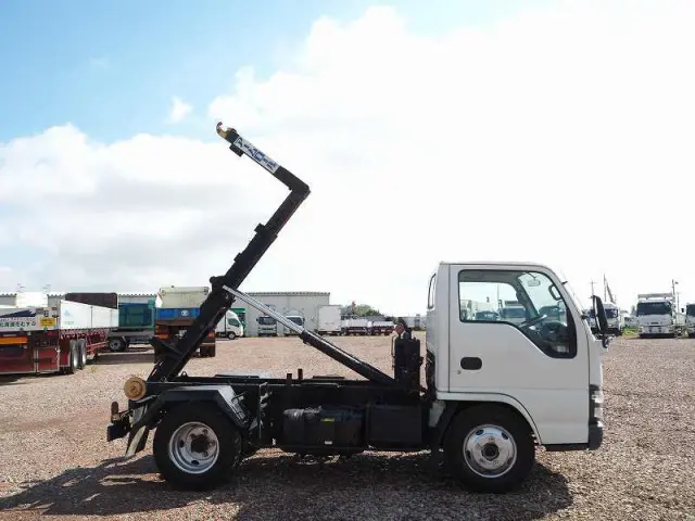 いすゞ エルフ PB-NKR81N(2WD)の写真16
