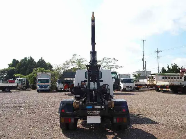 いすゞ エルフ PB-NKR81N(2WD)の写真17